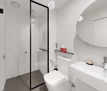 Third Floor Apartment with Private Terrace - Photo 4