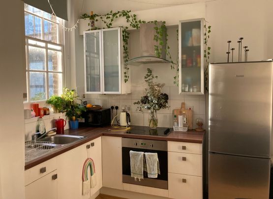 2 Bed Flat, London, NW3 - Photo 1