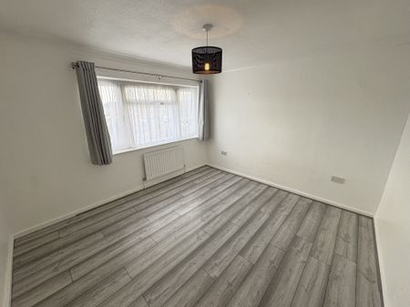 Heighams, Harlow - Photo 3