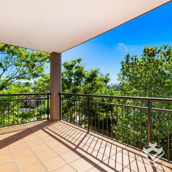 Spacious & Well-Located Apartment â Prime Taringa Position! - Photo 1