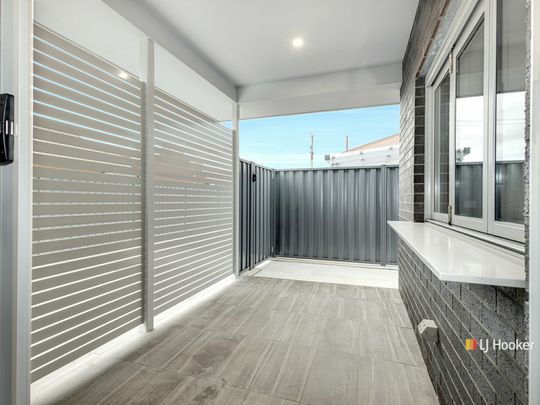 Unit 2/18 Jermyn Street, ULVERSTONE - Photo 1