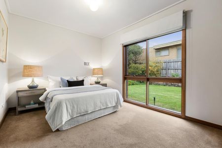 22 Sylverly Grove, Caulfield VIC 3162 - House For Rent | Domain - Photo 3