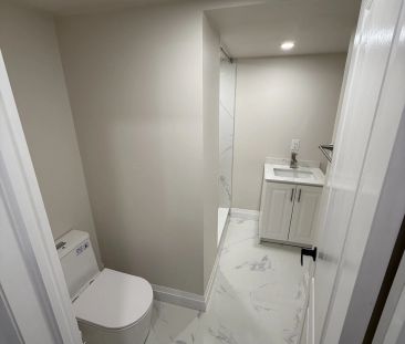 80 Chrysler Crescent #Lower - Photo 6