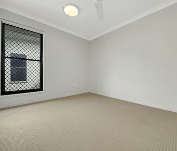 :: MODERN HOME IN CONVENIENT LOCATION! - Photo 3