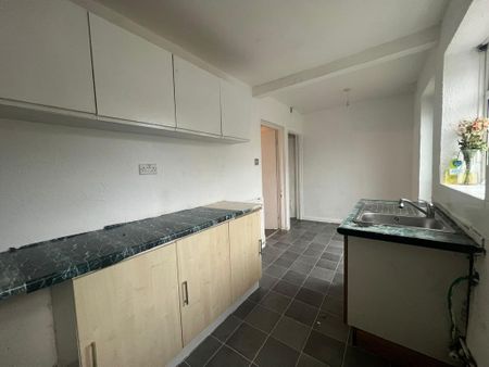 2 bedroom semi-detached house to rent - Photo 5