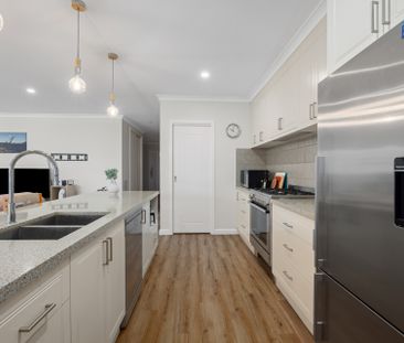 Fully Furnished Three Bedroom Home - Photo 3