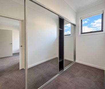 4-bedroom townhouse for lease now - Photo 4