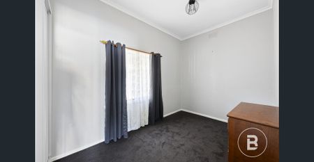 THREE BEDROOMS WITH FANTASTIC OUTDOOR SPACE - Photo 4