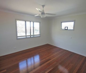 LAWNTON COTTAGE - WALK TO TRAIN - Photo 4