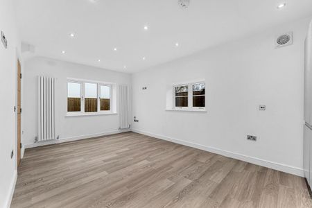 2 bedroom end of terrace house to rent - Photo 2