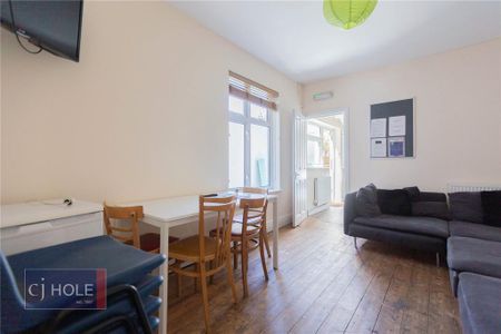 6 bedroom terraced house to rent - Photo 2