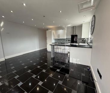 3 bedroom flat to rent - Photo 3