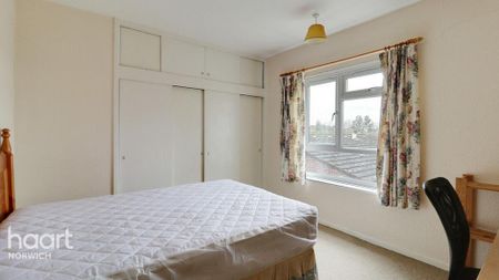 3 bedroom flat to rent - Photo 3