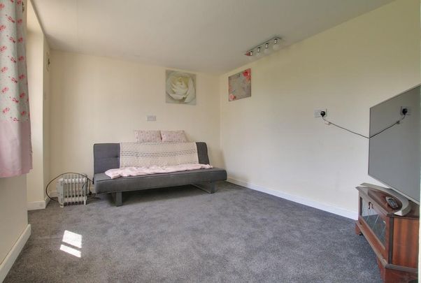 1 bedroom barn conversion to rent - Photo 1