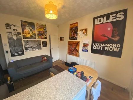 3 bedroom private hall to rent - Photo 2