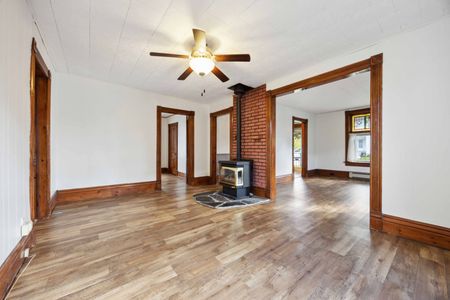 Charming 2-Bedroom Bungalow for Rent in Petrolia - Photo 4