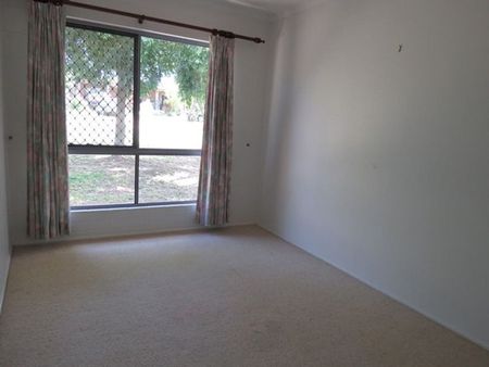 FAMILY HOME IN POPULAR COASTAL COMMUNITY - Photo 4
