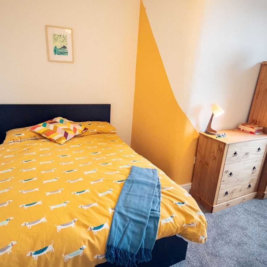 Room in a Shared House, Great Clowes Street, M7 - Photo 1