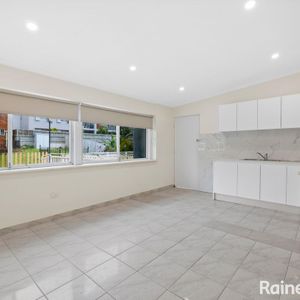 Light and Spacious 2 Bedroom Apartment - Photo 2