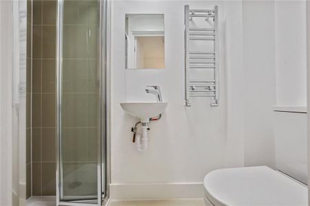 3 bedroom flat to rent - Photo 2