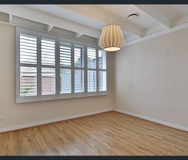 STYLISH & PRIVATE HIDDEN GEM - READY TO MOVE IN! - Photo 1