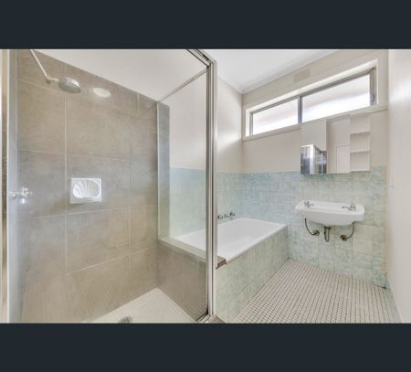 11/10 Stradbroke Avenue, Heidelberg, Vic 3084 - Photo 2
