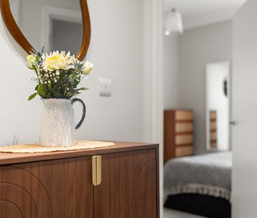 2 Bed Flat, Fulham Palace Road, SW6 - Photo 2