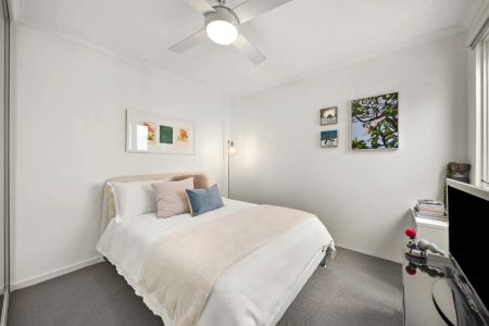 Tranquil Living In Harbourside Pocket One Street Back From The Water - Photo 4