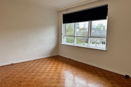 Spacious 3-Bedroom Oasis - Photo 3