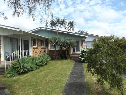 Charming 2BR Unit in Papakura (old photos) - Photo 1