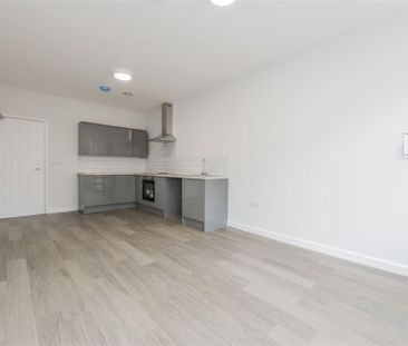 1 bed Apartment To Let - Photo 5