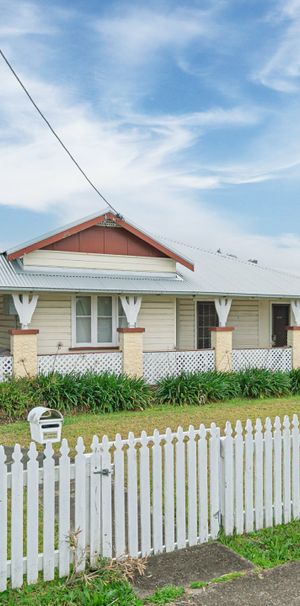 Stunning Federation Home Close to Town - Photo 2