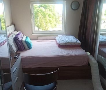 2 Bed Flat, Raphael House, IG1 - Photo 1