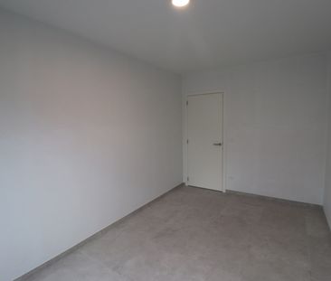 BEN-woning met 3 slaapkamers, terras met tuin, tuinberging en autos... - Photo 2