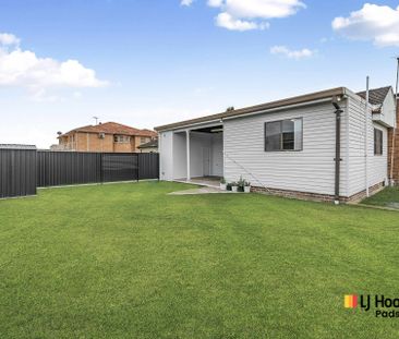 Move-In Ready! Freshly Renovated 3-Bedroom Home - Photo 3