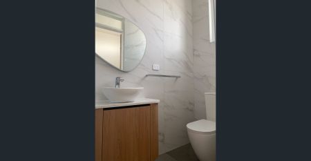 'brand new' studio-style flat - Photo 4