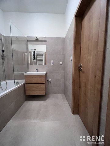 Pronájem bytu 2+kk 33 m² - Fotografie 4