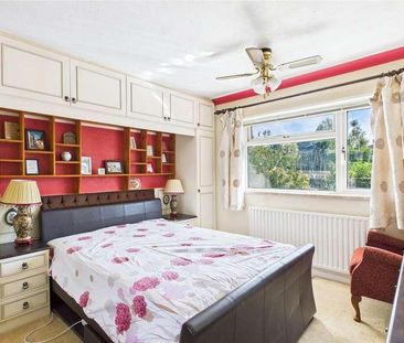 Blackthorn Close, Crawley, West Sussex, RH11 - Photo 4