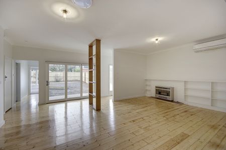 Lovely, Light Filled 3br Home - Photo 2