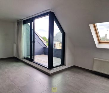 Lichtrijk duplex appartement met 2 slaapkamers, terras én autostaan... - Photo 4