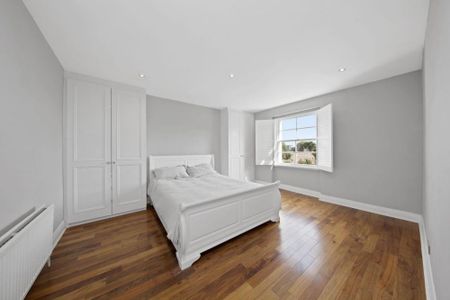 3 bedroom flat to rent - Photo 4