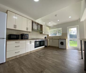 6 bedroom detached house to rent - Photo 6