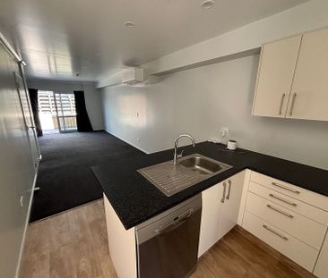 Nearly new Two bedroom apartment - Photo 5