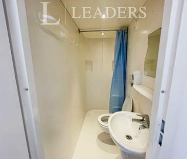 studio to rent 79-81 West Street, Brighton, BN1 - Photo 6