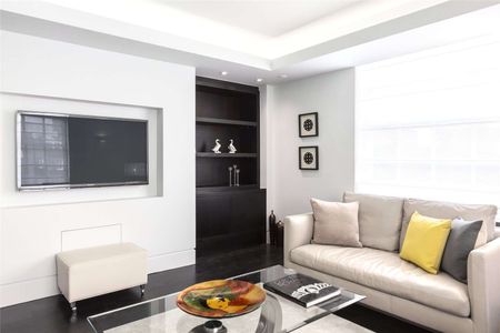 A beautifully refurbished two bedroom flat in the heart of Mayfair. - Photo 4