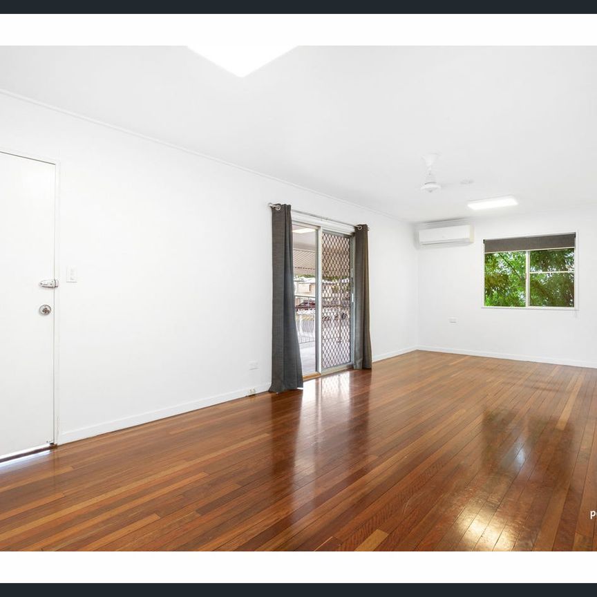 SPACE FOR CARS, TOYS & THE WHOLE FAMILY - Photo 1