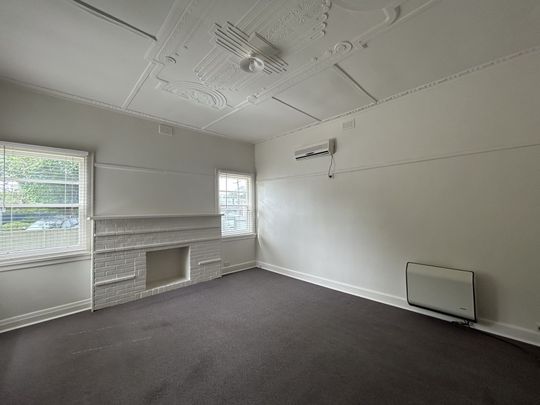 ONE BEDROOM COTTAGE ! - Photo 1