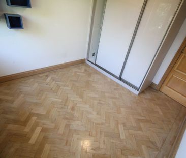 Knoll Crescent, Northwood - Photo 3