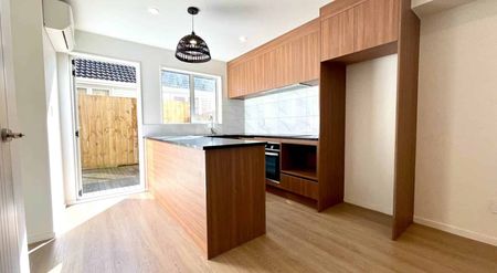 Luxury 4Bed3.5Bath townhouse in a Prime Locati... - Photo 2