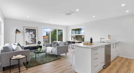 Brand new four bedroom Durie HIll home - Photo 3